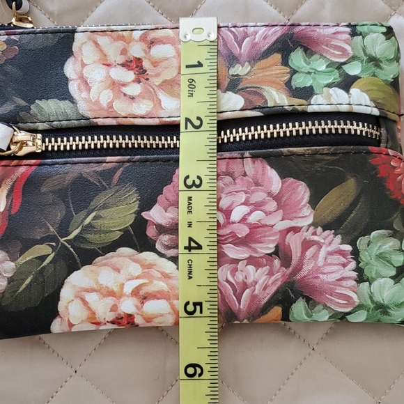 Dress Barn Wristlet - Picture 5 of 5